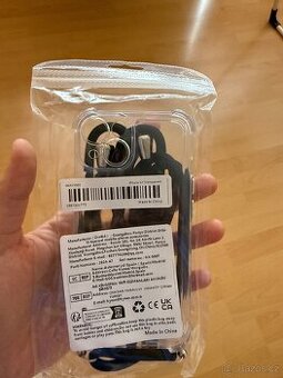 Zcela nový kryt na iPhone 13 se šňůrkou
