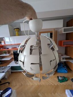 Designový lustr IKEA PS 2014 – pěkný stav, bez poškození