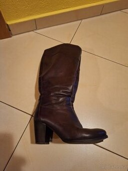 Dámské kožené kozačky. - 1