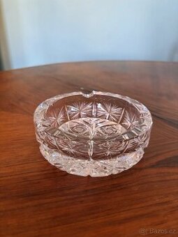 Křišťálový broušený popelník