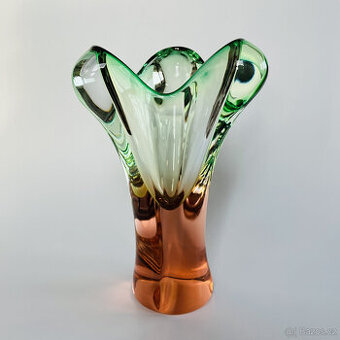 Váza 23 cm, barevné hutní sklo J. Hospodka Chřibská