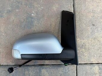 VW Touran pravé zpětné zrcátko.