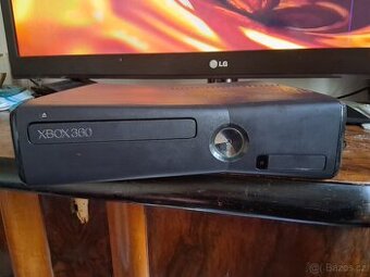 Prodám xbox 360 slim - 1