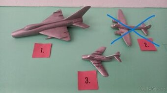 STARÁ  KOVOVÁ  LETADLA  -hliníková