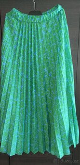 Dlouhá dámská, skládaná sukně