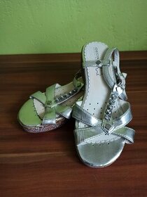 Sandálky dívčí stříbrné Geox-vel.32