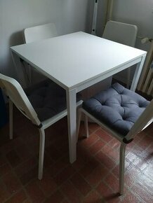 Jídelní stůl IKEA + 4 židle
