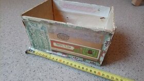 Stará dřevěná krabička od kubánských doutníků