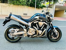YAMAHA MT-01, stav NOVÉHO STROJE 1000KM AKRAPOVIČE