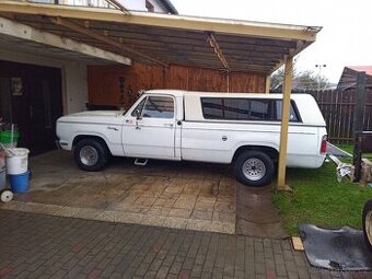 Dodge d 150 laminátová nástavba prodám