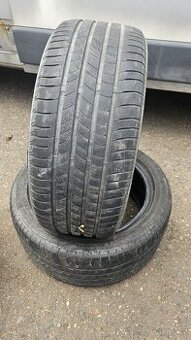 235/45R17