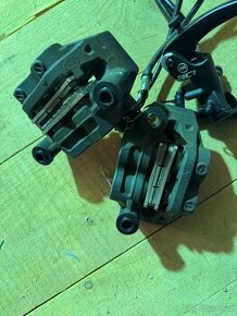 Brzdiče, pumpa a hadice Yamaha R6 RJ27 - 1