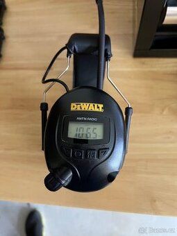 Dewalt Radio AM/FM Hear Protection Uplne Nové