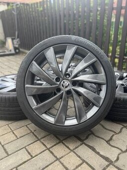 ORIGINÁL Alu Škoda TURBINE R18, 5x112 - TOP STAV, LETNÍ