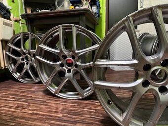 ALU KOLA OXXO 19" 5X112 8J ET35 STŘED 66.6 MM