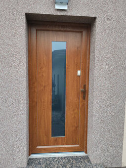 Plastové dveře a balkonové okno