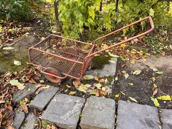 Kovový zahradní vozík