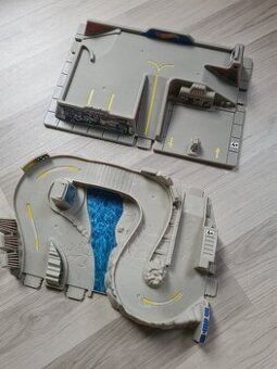 Hot wheels, cena za oba díly a za kamion Hot wheels