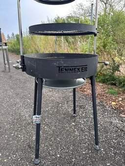 Gril Tenneker na dřěvěné uhlí