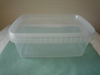 Plastové dózy - krabičky