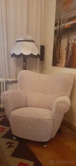 STAROŽITNÉ KŘESLO-UŠÁK