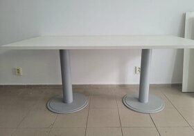 Velký bílý stůl,  kov.nohy