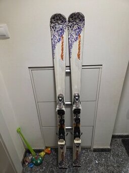 Sjezdové carvingové lyže Nordica Fox v délce 144cm