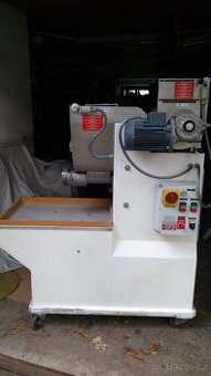 Stroj na výrobu těstovin