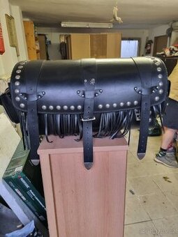 Zadní velký kufr/truhla na chopper kožený