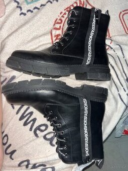 Černé kotníkové boty vel. 41