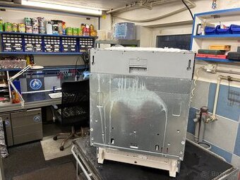 Myčka nádobí WHIRPOOL, REPASOVANÁ SE ZÁRUKOU