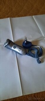 Holící strojek Philips