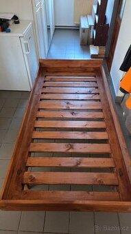 Dřevěné postele z masivu