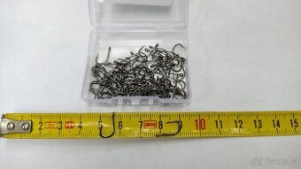 Háčky na kapry – 100 ks - ostré, pevné, velikost 7×12 mm.