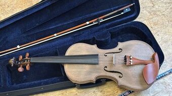 Staré celodřevěné housle velikosti 4/4