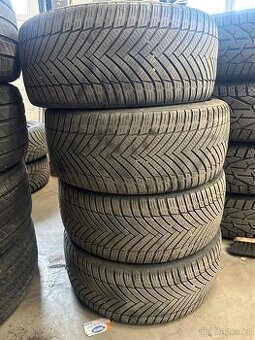 Celoroční pneu 215/40ZR17 87W