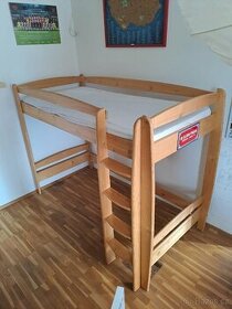 Zvýšená postel 200 x 90 cm borovice masiv + matrace