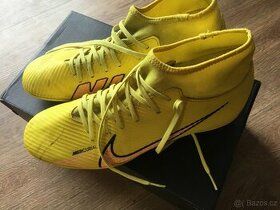 Žluté kopačky Nike Mercurial