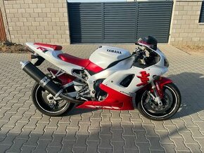 Yamaha YZF R1