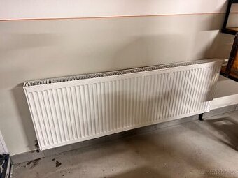 Radiator Kermi 600x1800 se spodním připojením a termohlavicí