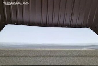 Krásná postel s matrací 200x90,úložný prostor