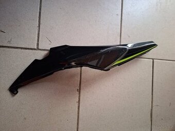 Pravý podsedlový plast kawasaki z650 Ninja