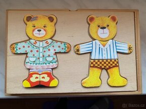 Dŕevěné puzzle šatní skŕíň