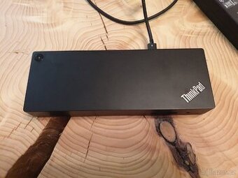 Lenovo universal thunderbolt 4 dock - 1