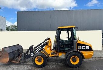 KLOUBOVÝ NAKLADAČ JCB 406