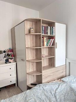 Průchozí rohová skříň - dřevo