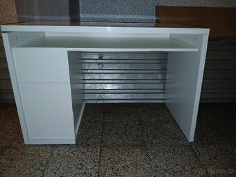 Psací stůl