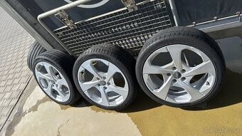 Kola AUDI (originál) s letními pneu 225/40 R18
