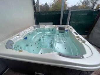 Prodám vířivku Kilimanjaro Deluxe Pearl White pro 6 osob