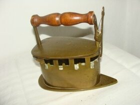 Mosazná  žehlička